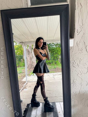 Liz Raw nude photo 12