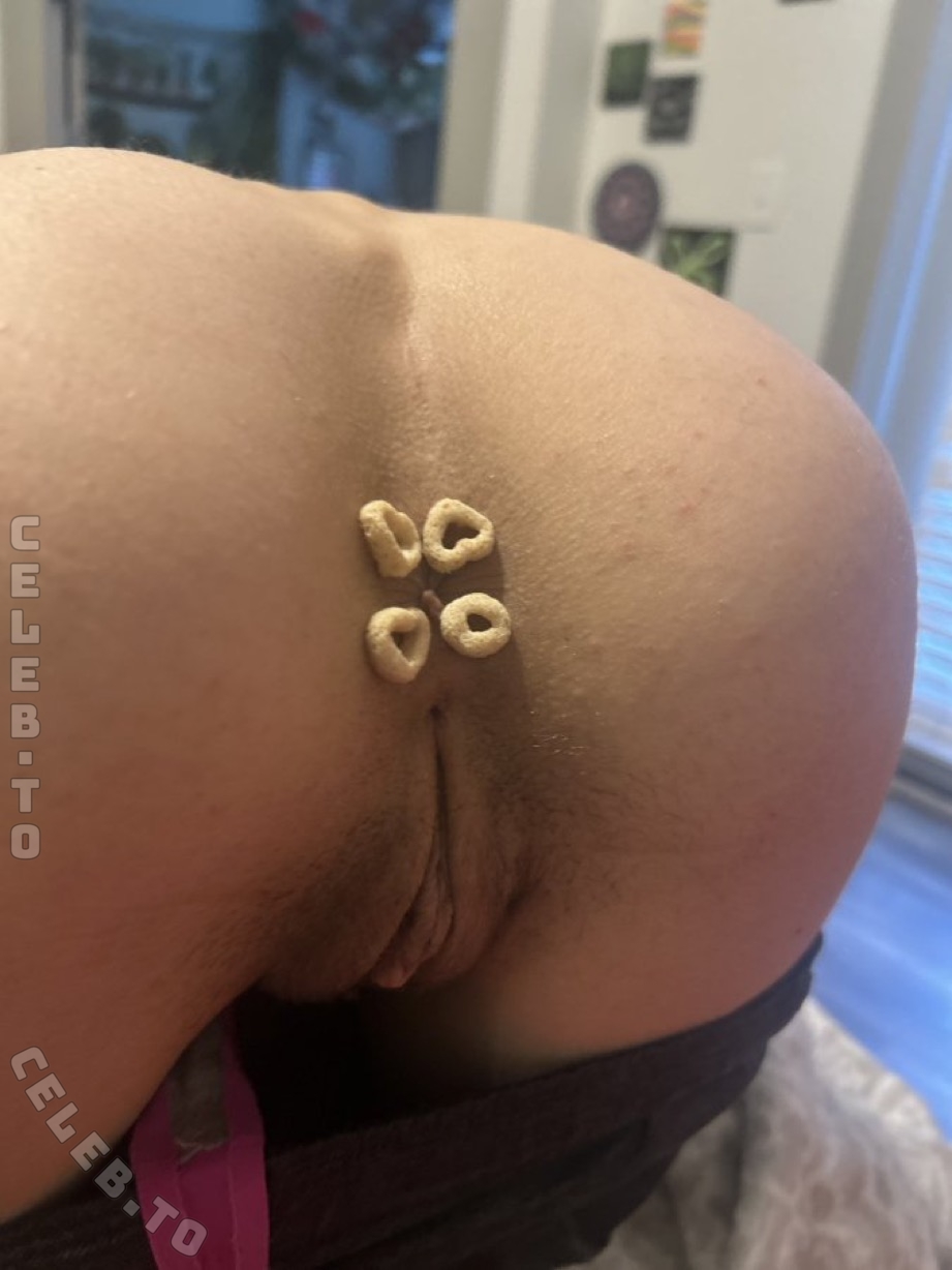 Liz Raw nude photo 3