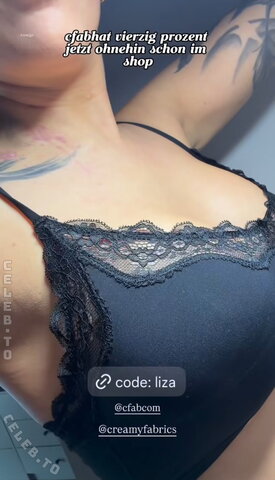 Liza Waschke nude photo 4