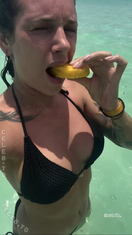 Liza Waschke nude photo 11