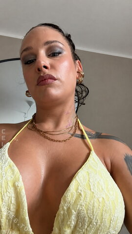 Liza Waschke nude photo 3