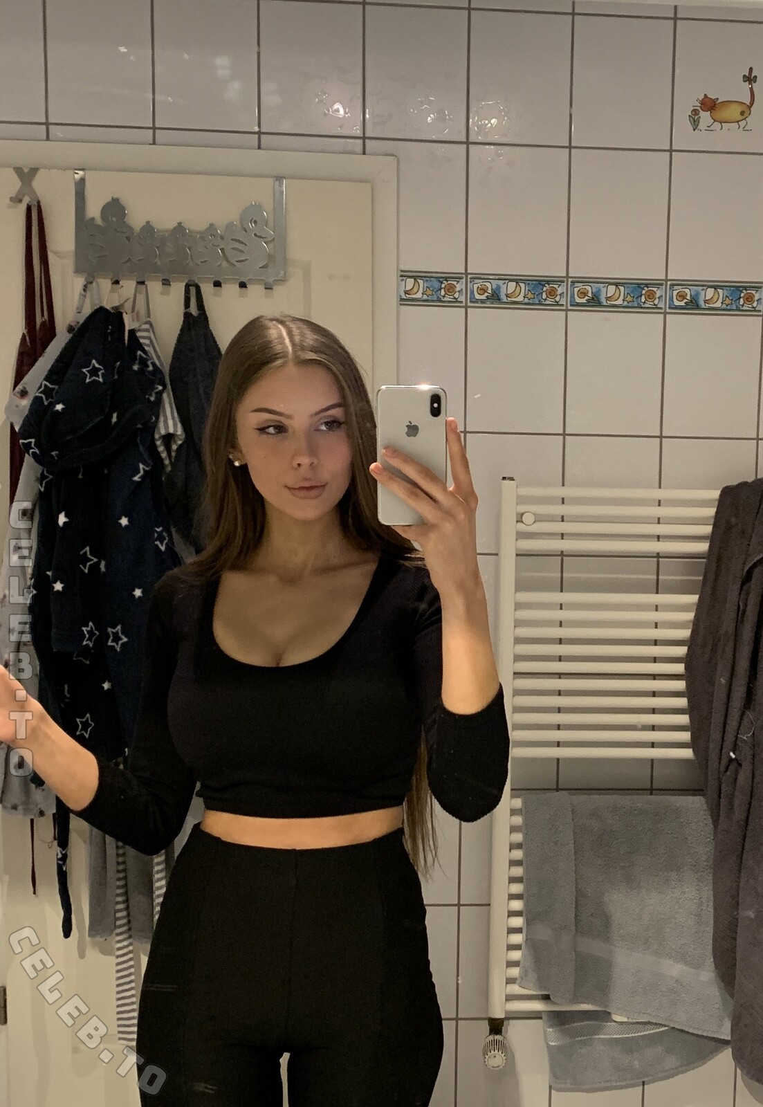 Lizezki nude photo 5