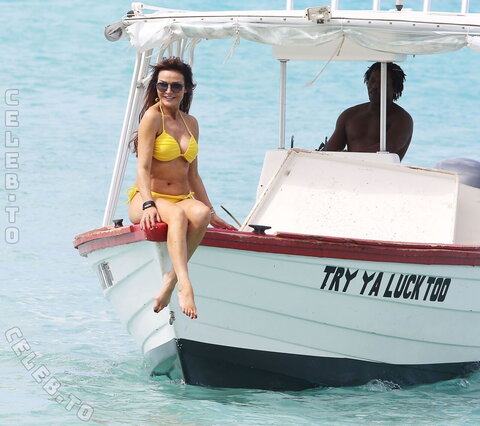 Lizzie Cundy nude photo 8