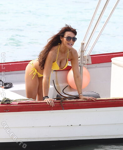 Lizzie Cundy nude photo 6