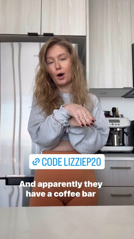 Lizzie Peirce nude photo 1