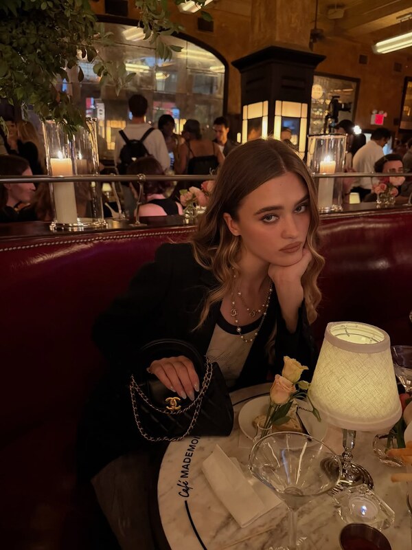Lizzy Greene nude photo 4