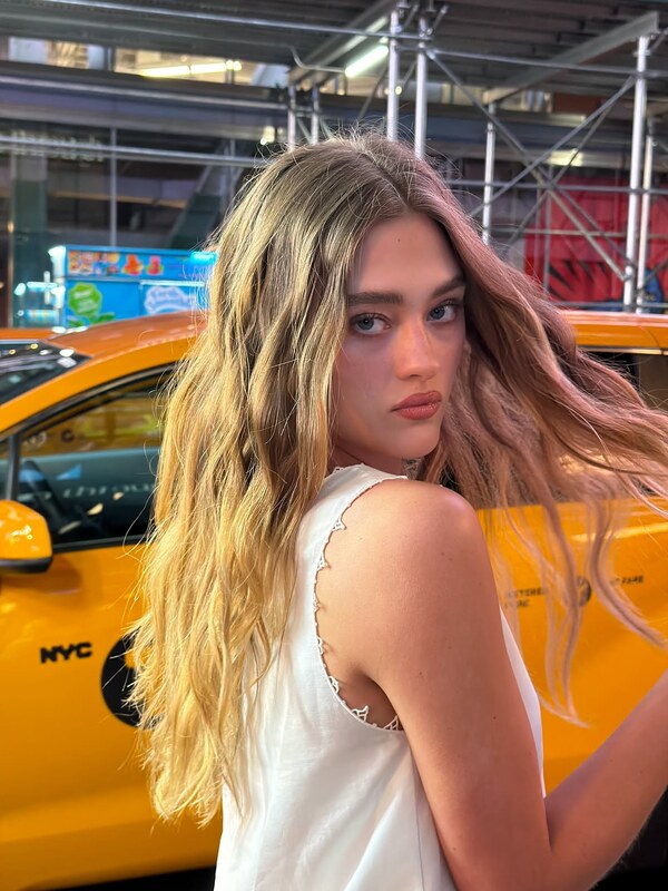 Lizzy Greene nude photo 4