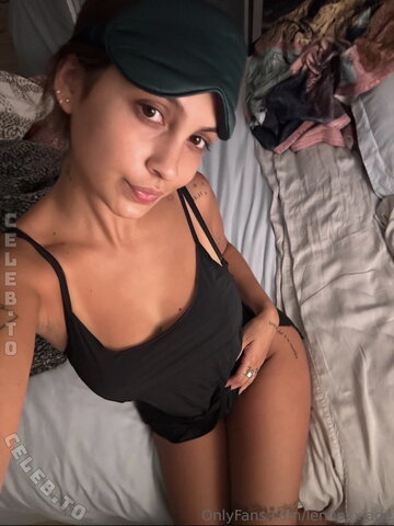 Lizzy Wildfong nude photo 4