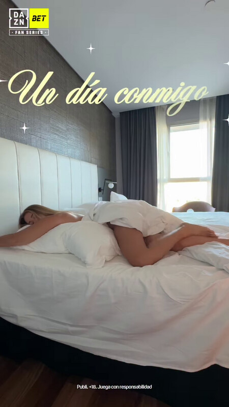 llunaclark nude photo 2