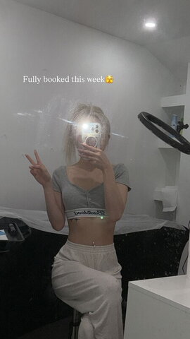 llusy.h nude photo 16