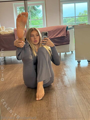 Loenihadi nude photo 260