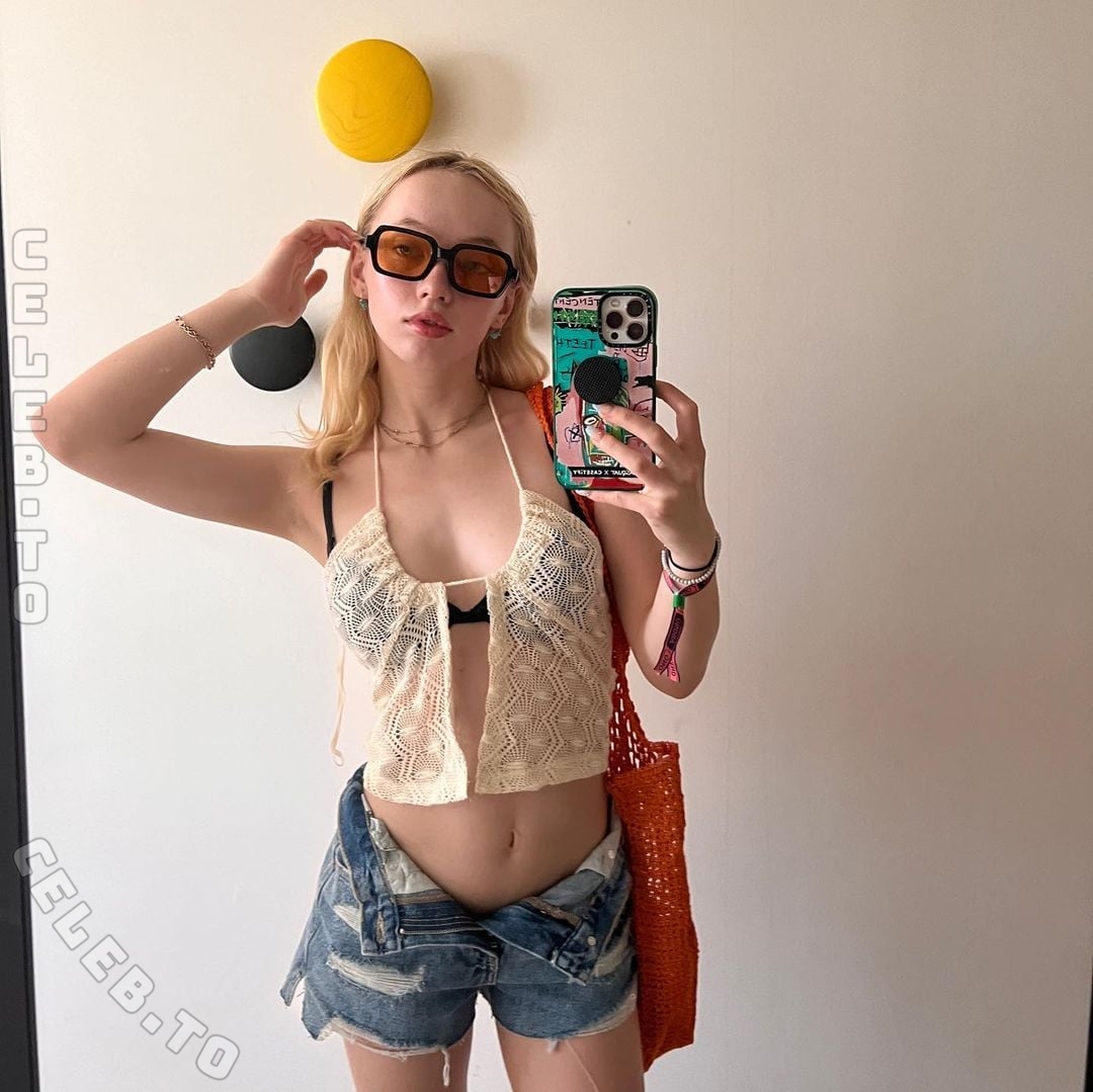 Lola Clark nude photo 3