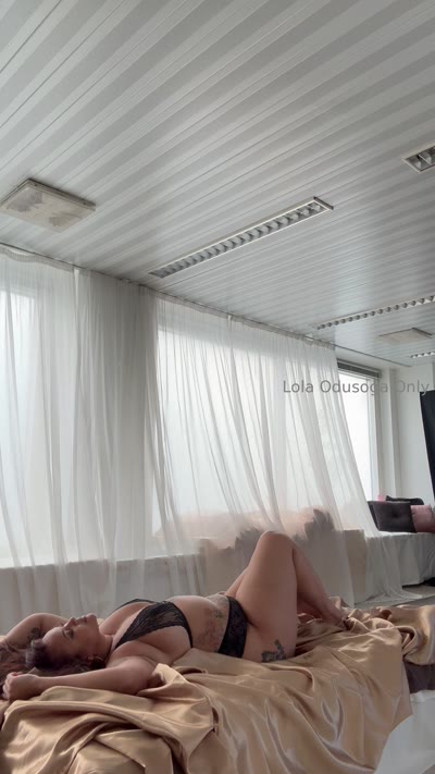 Lola Odusoga nude photo 5
