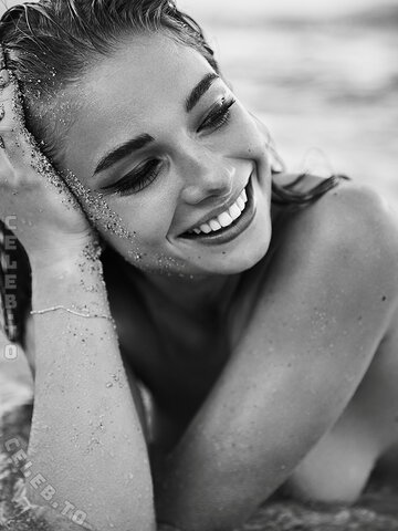 Lola Weippert nude photo 22