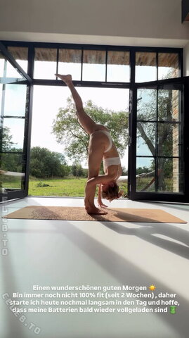 Lola Weippert – Omggggg Yoga