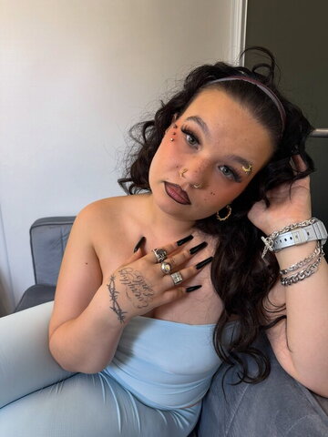 Lola Young nude photo 2