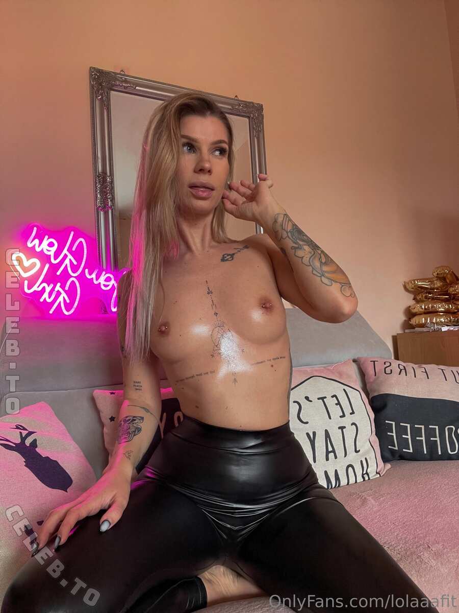 Lolaaafit nude photo 17