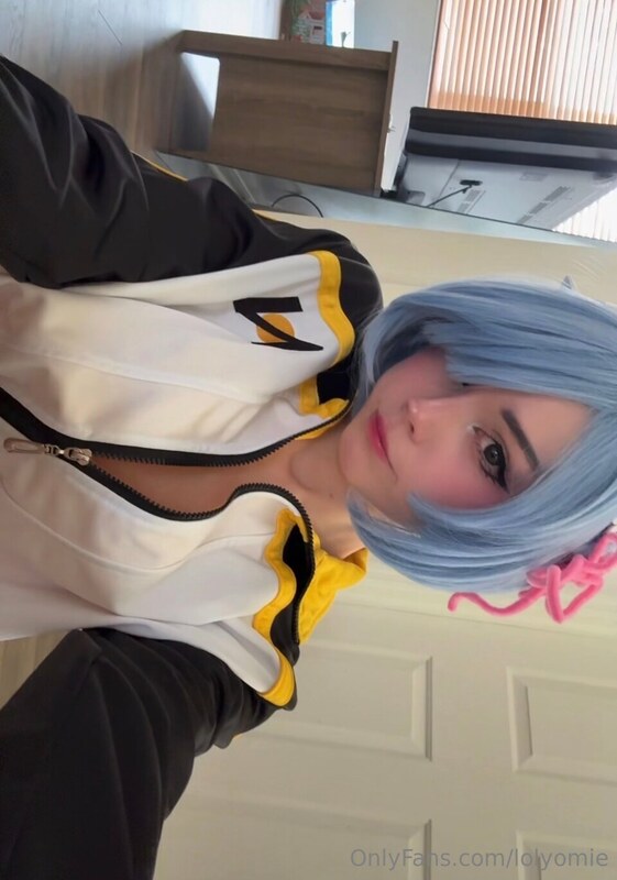 lolyomie nude photo 7
