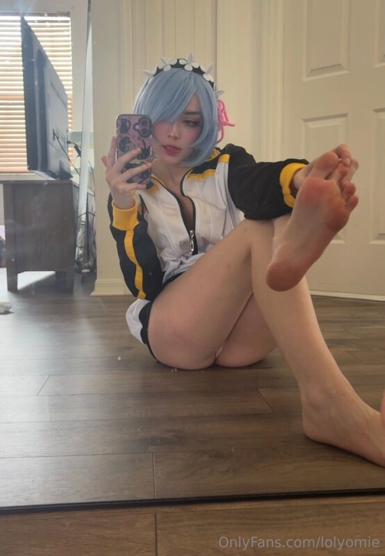 lolyomie nude photo 9