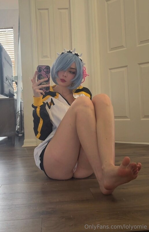 lolyomie nude photo 15