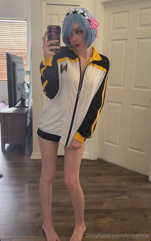 lolyomie nude photo 16