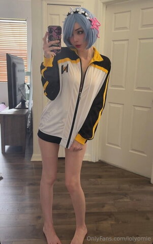 lolyomie nude photo 11
