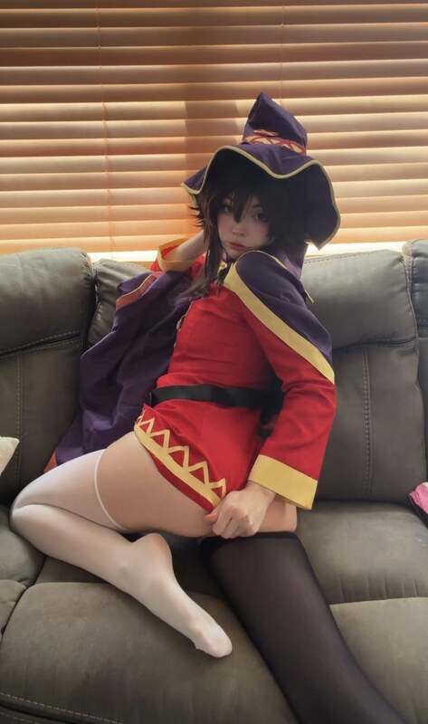 lolyomie nude photo 2