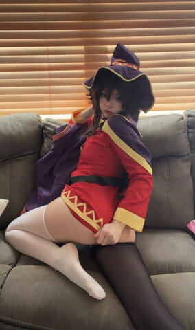 lolyomie nude photo 1