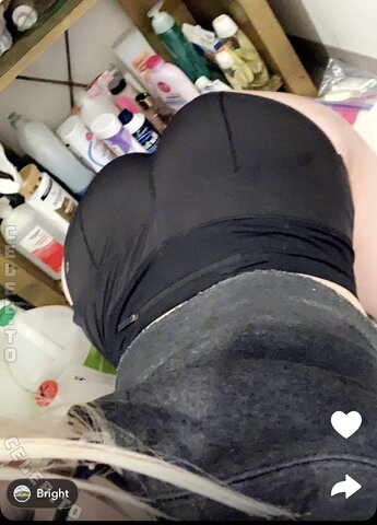 London Keefe nude photo 4
