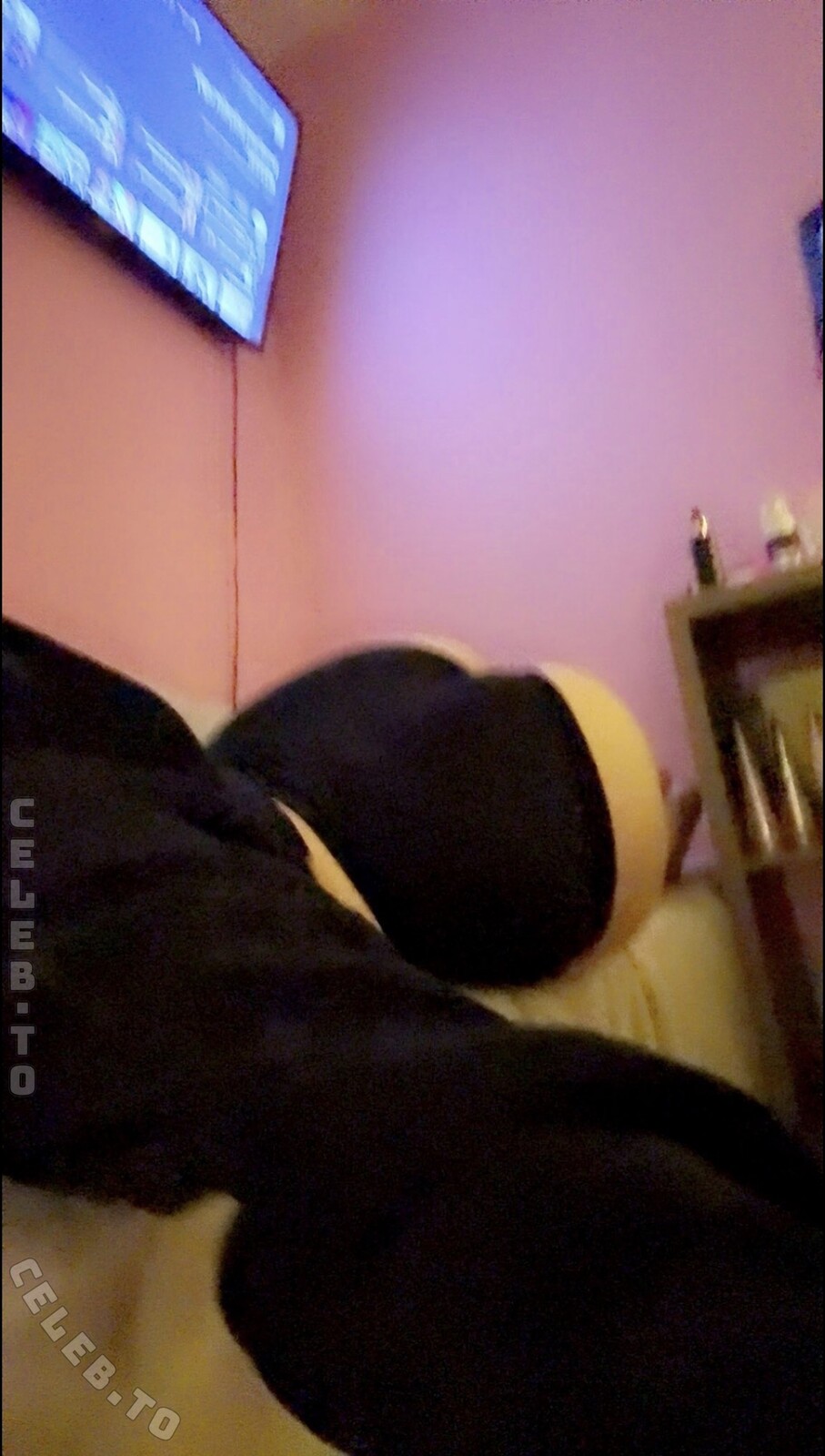 London Keefe nude photo 2