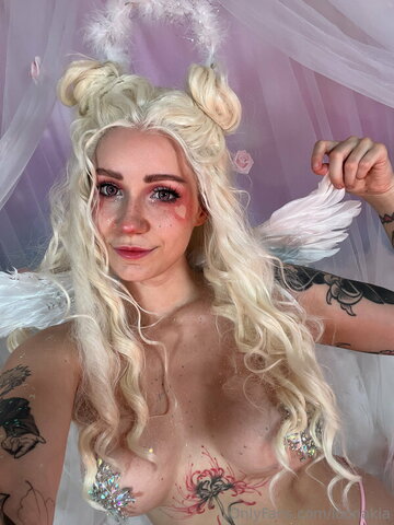 Loonakia nude photo 33