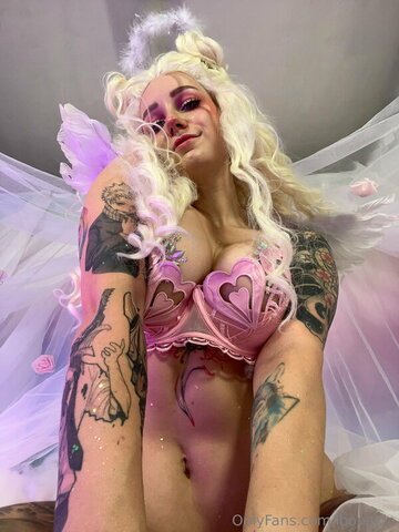 Loonakia nude photo 31