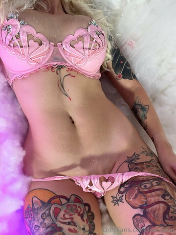 Loonakia nude photo 21