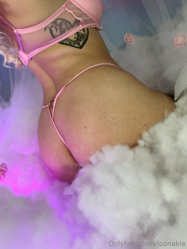 Loonakia nude photo 30