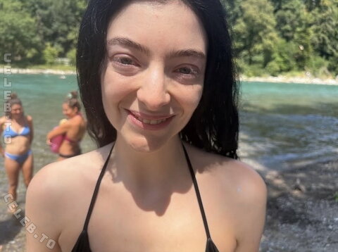 Lorde nude photo 8