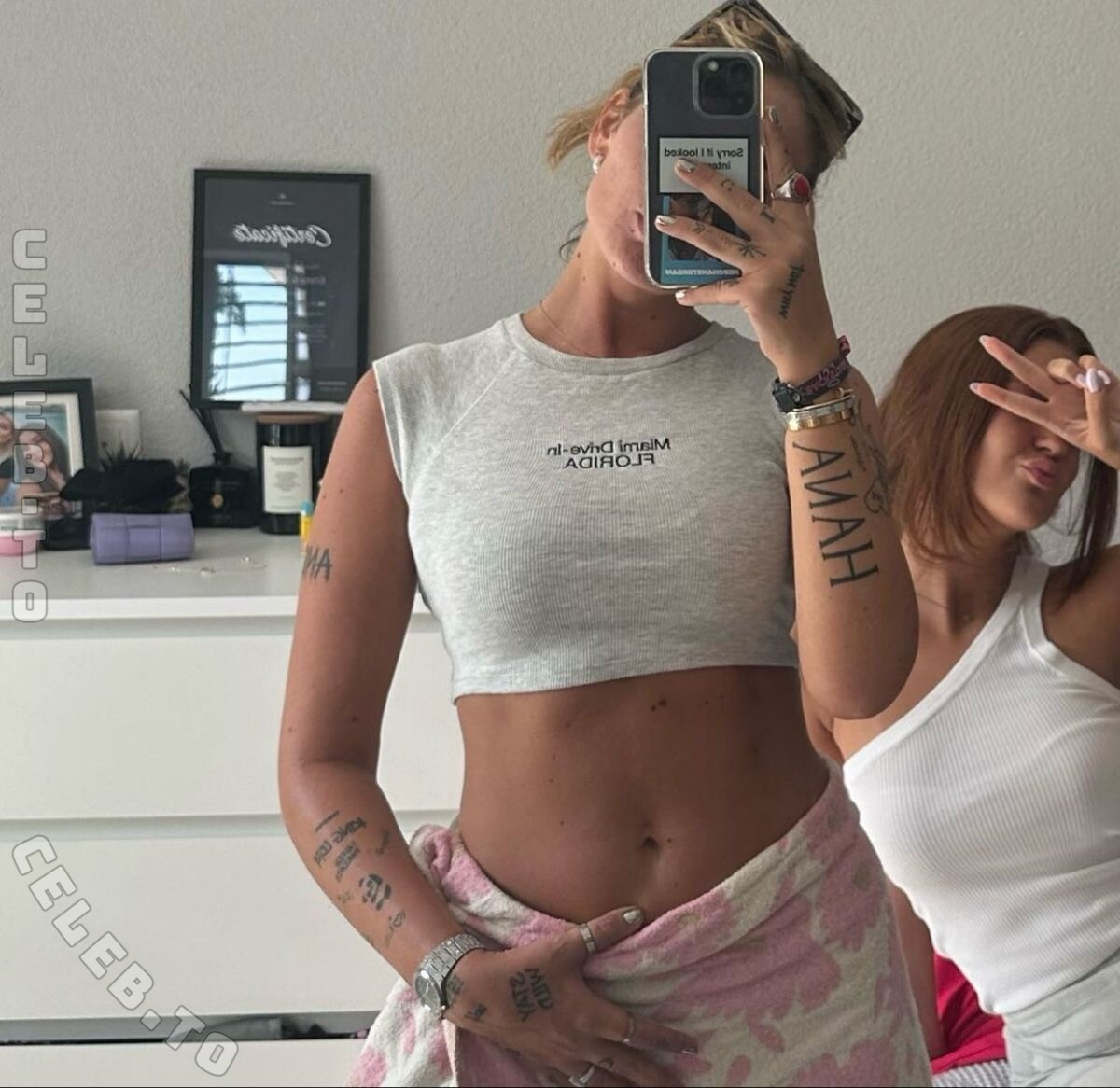 Loredana Zefi nude photo 4