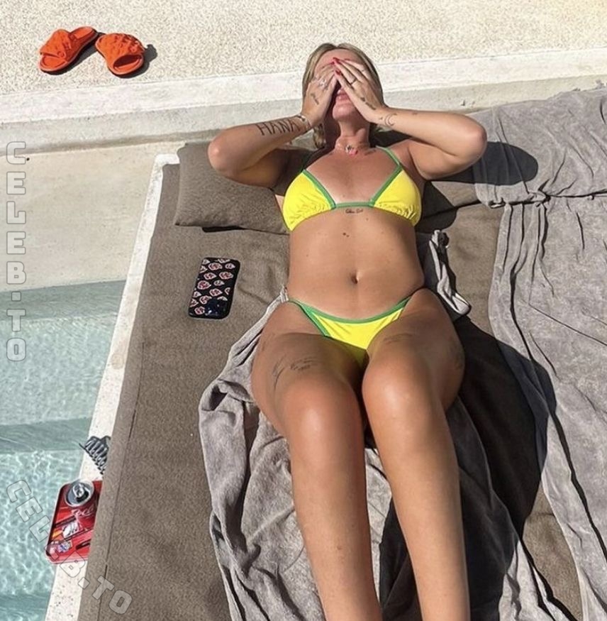Loredana Zefi nude photo 5