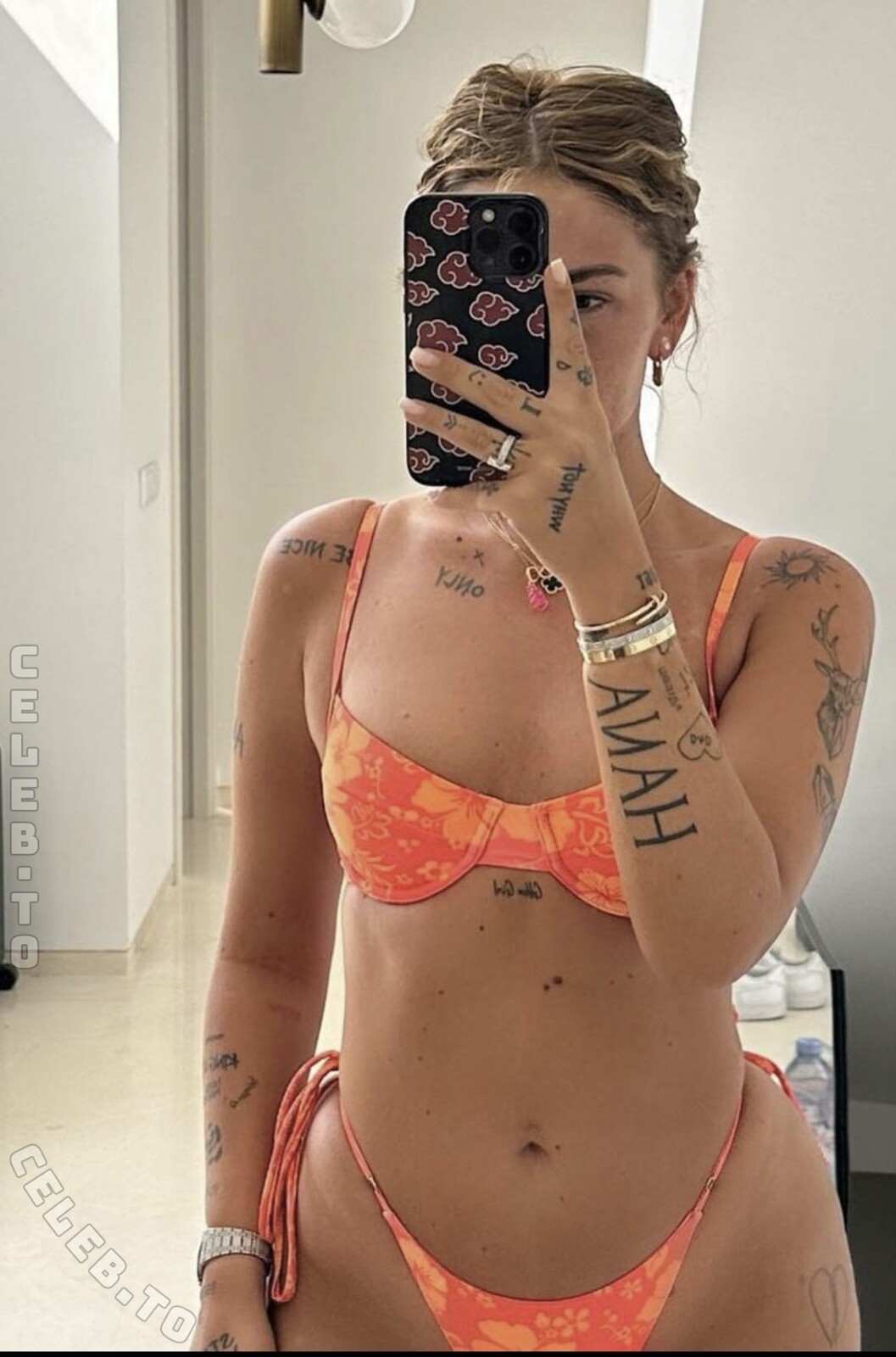 Loredana Zefi nude photo 1