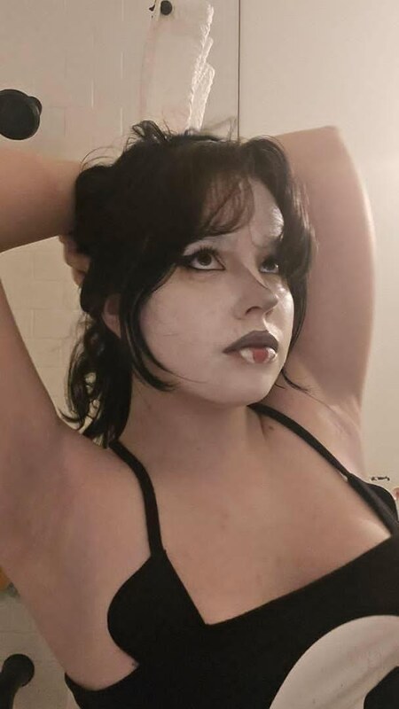 Loserbunni nude photo 1