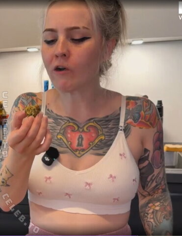 LostKittn – Still 2 finds from Twitch