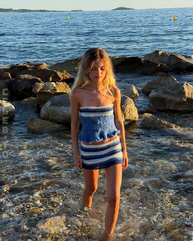 Lotta Emilie Stichler – New post + feet