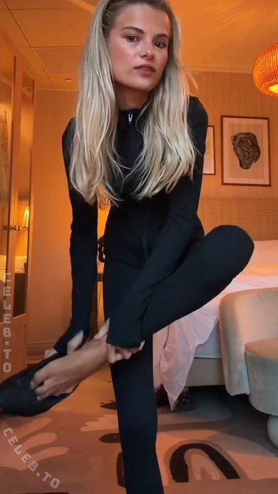 Lotta Emilie Stichler nude photo 2