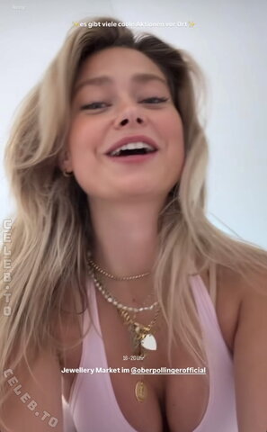 Lotty_kxa – Beautiful view in her story