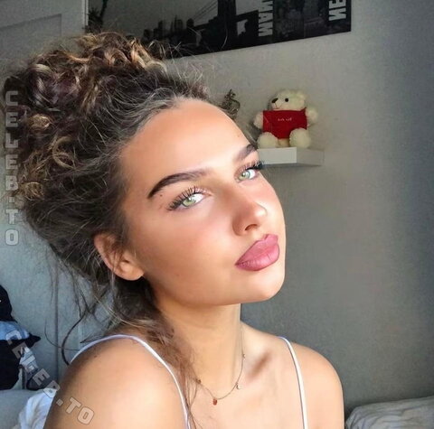 Louisa Jindaoui nude photo 9