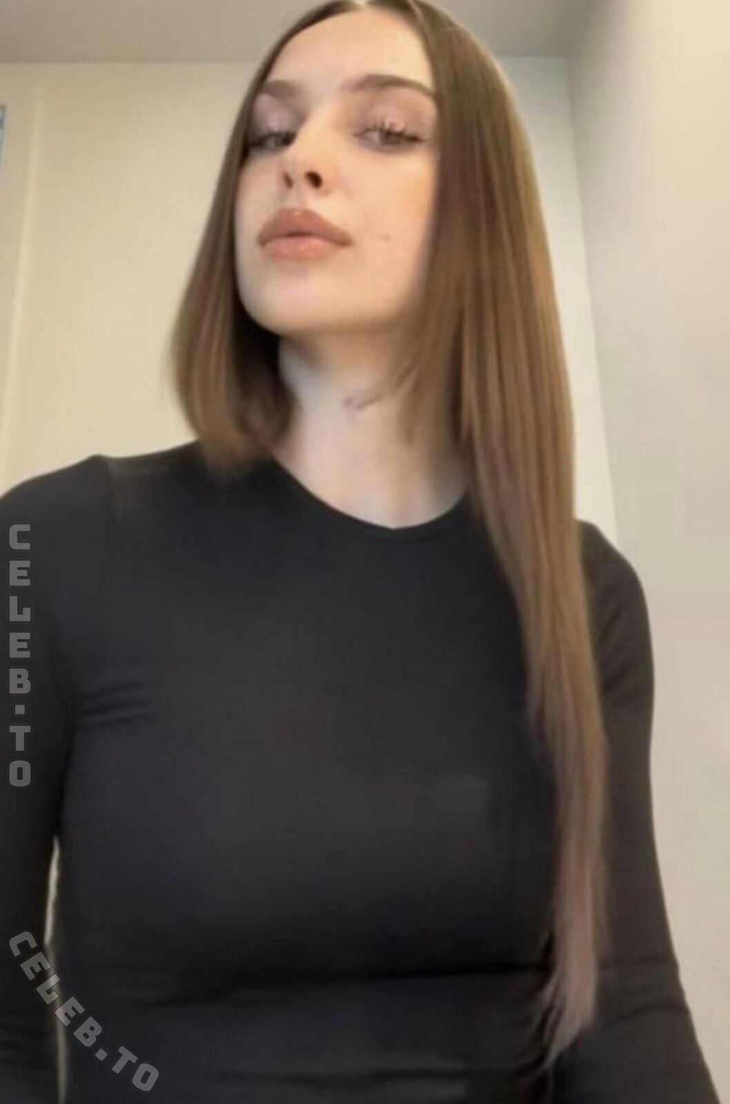 Louisa Jindaoui nude photo 4