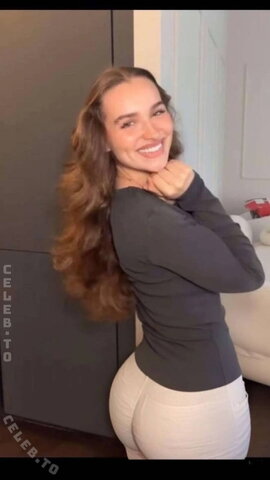 Louisa Jindaoui Sexy (1 photo)