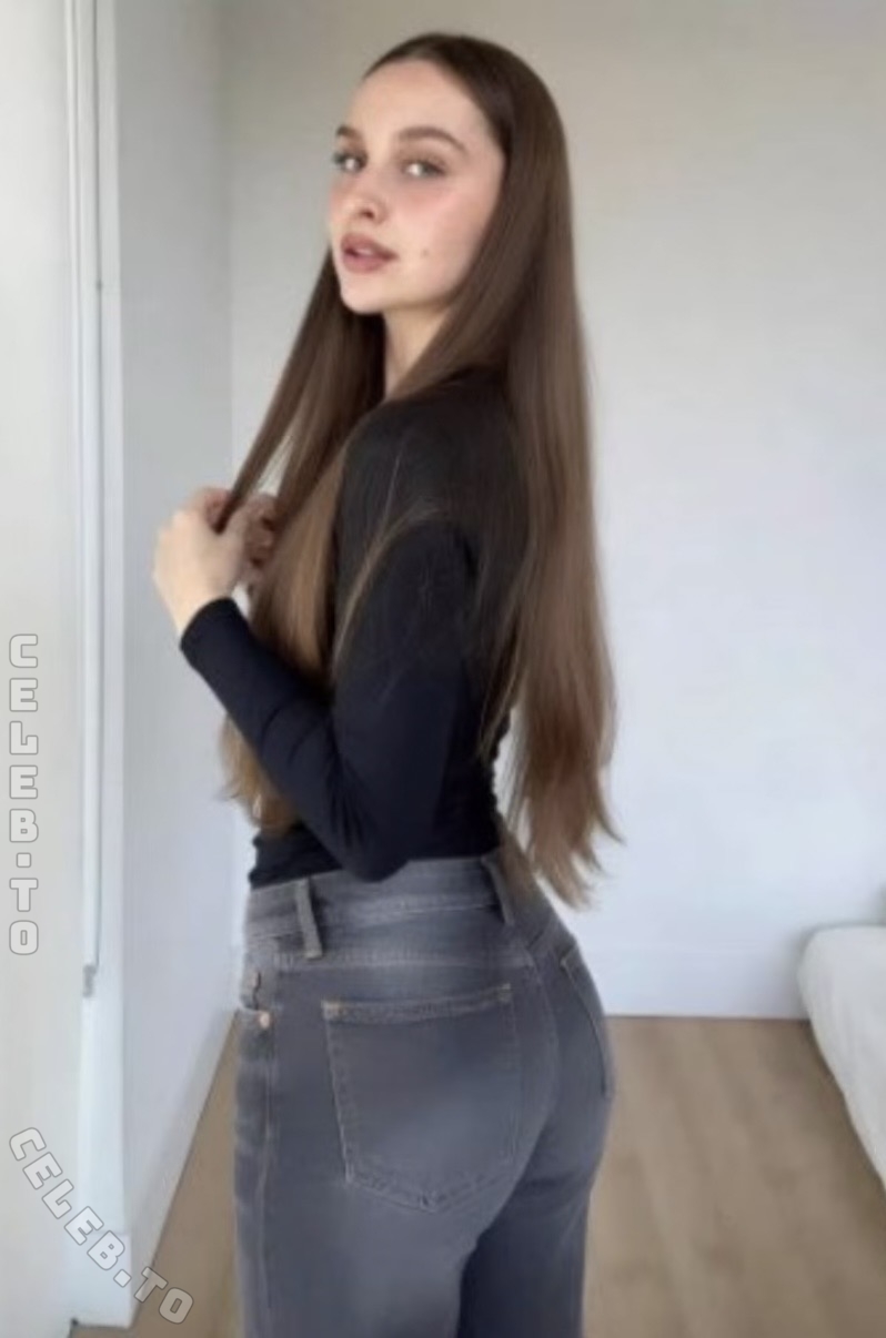 Louisa Jindaoui nude photo 1