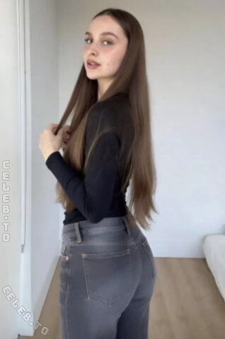 Louisa Jindaoui Hot (1 photo)