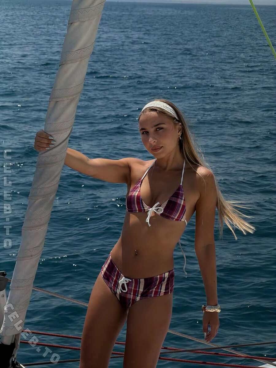 Louisergt nude photo 1