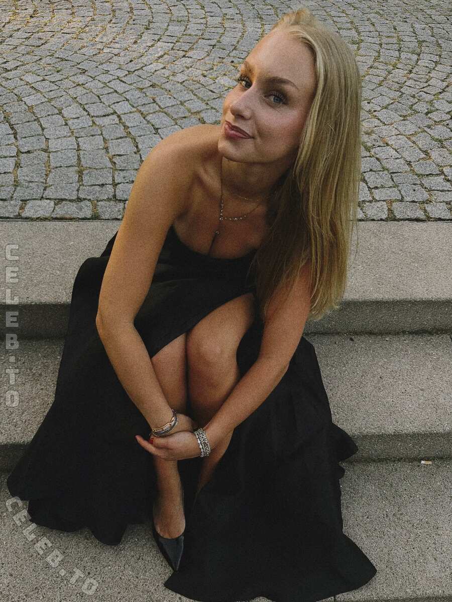 loulou_fbl nude photo 3